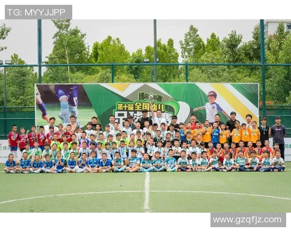 从贫困家庭到绿茵场传奇这些足球巨星如何用汗水书写自己的逆袭人生