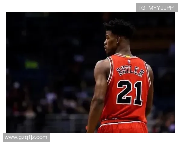 曼联足球历史十大硬汉球星盘点，他们的坚韧与霸气成就辉煌传奇