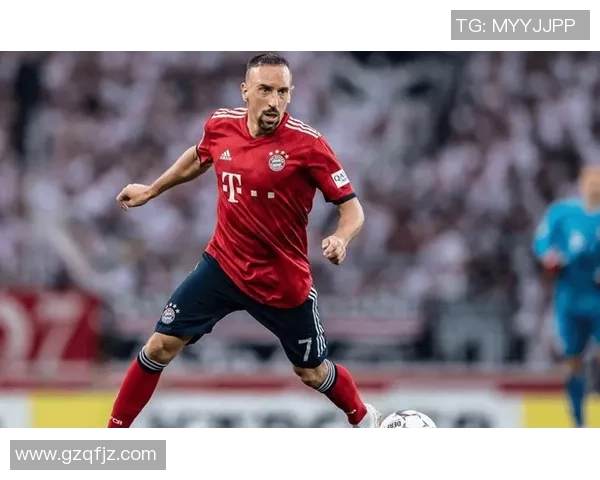 足球传奇时刻集锦：球星个人精彩瞬间与独特风采回顾