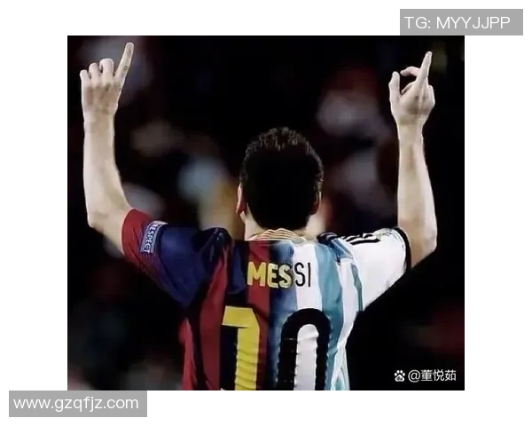 足球巨星荣誉加冕：盘点球员获奖历程与成就背后的故事